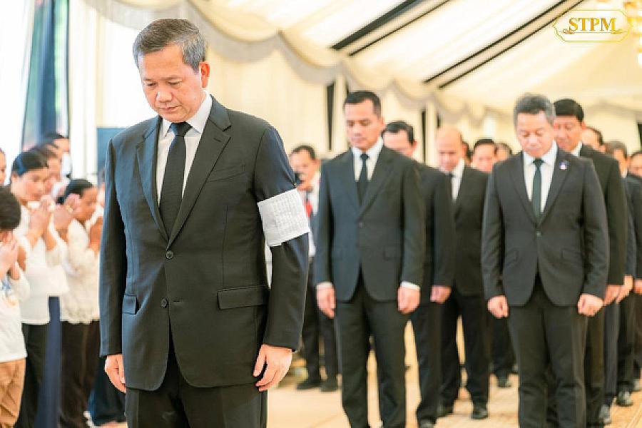 សម្ដេចធិបតី ហ៊ុន ម៉ាណែត បានអញ្ជើញចូលរួមគោរពវិញ្ញាណក្ខន្ធសព ឧត្តមសេនីយ៍ឯក ដួង សំនៀង ដែលបានពលីក្នុងជន្មាយុ៦៧ឆ្នាំ ក្នុងបុព្វហេតុការពារបូរណភាពទឹកដី - Image 5