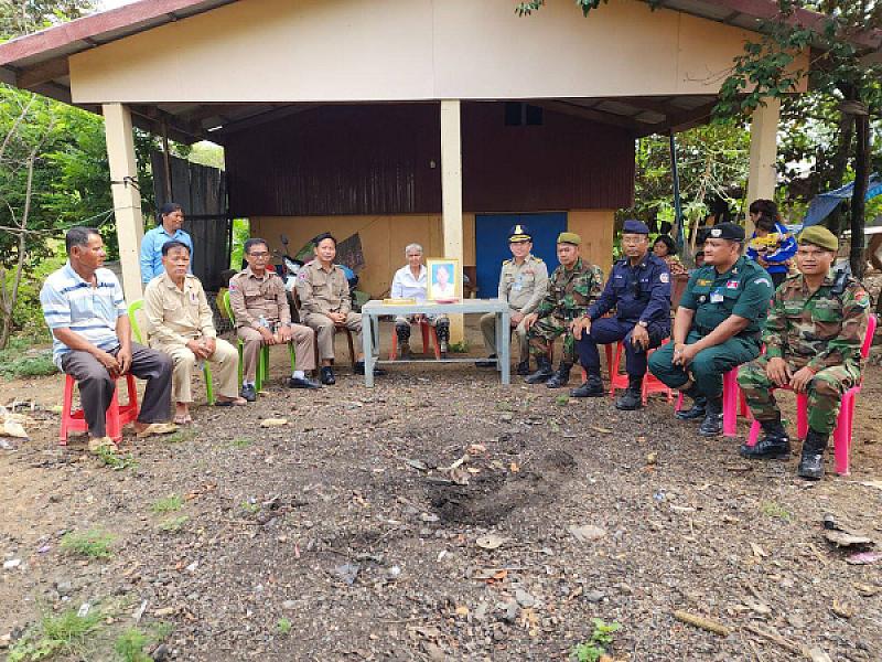 លោក អ៊ីង ស៊ីណាត តំណាងលោកឧត្ដមសេនីយ៍ទោ សិទ្ធិ ឡោះ បាននាំយកថវិកា ចំនួន ៨,០០០,០០០ រៀល ប្រគល់ជូនគ្រួសារសពសមាជិកសមាគអតីតយុទ្ធជនកម្ពុជា - Image 2