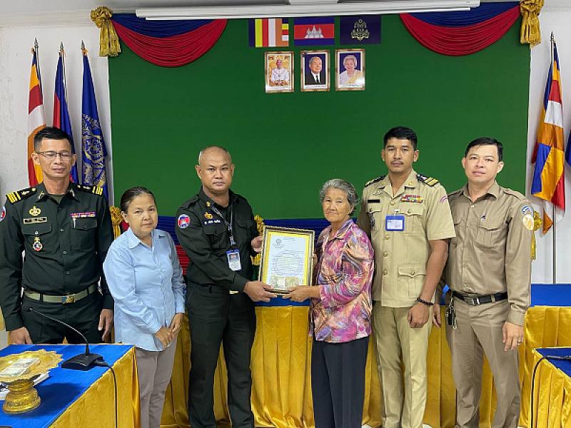 គណៈកម្មាធិការសមាគមអតីតយុទ្ធជនកម្ពុជារាជធានីភ្នំពេញ បានចុះសួរសុខទុក្ខប្រគល់ថវិកាបេឡាមរណសង្គ្រោះ ជូនគ្រួសារសពសមាជិកសមាគមចំនួន ១០គ្រួសារ - Image 3