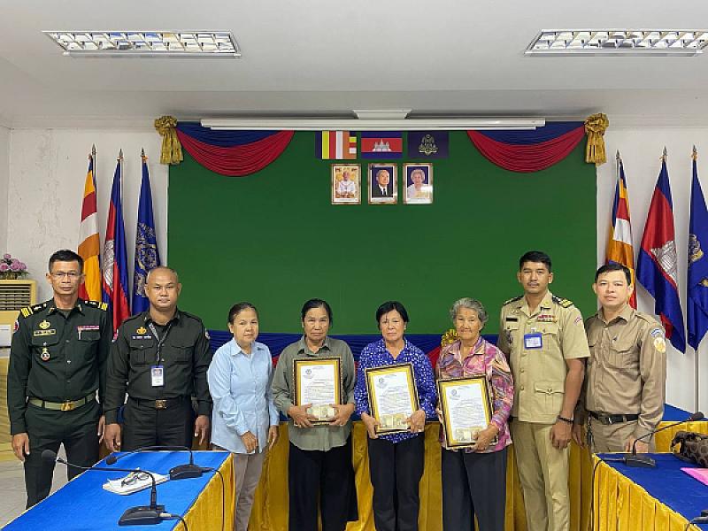 គណៈកម្មាធិការសមាគមអតីតយុទ្ធជនកម្ពុជារាជធានីភ្នំពេញ បានចុះសួរសុខទុក្ខប្រគល់ថវិកាបេឡាមរណសង្គ្រោះ ជូនគ្រួសារសពសមាជិកសមាគមចំនួន ១០គ្រួសារ - Image 5