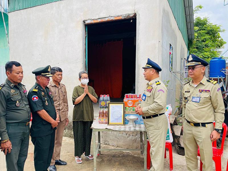  លោក វរសេនីយ៍ឯក ជឹម ស៊ីថា ជូនគ្រួសារសពសមាជិកសមាគមចំនួន ០៣គ្រួសារ ដោយក្នុងមួយគ្រួសារទទួលបានថវិកា ៤,០០០,០០០រៀល - Image 4