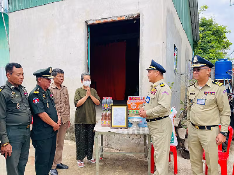  លោក វរសេនីយ៍ឯក ជឹម ស៊ីថា ជូនគ្រួសារសពសមាជិកសមាគមចំនួន ០៣គ្រួសារ ដោយក្នុងមួយគ្រួសារទទួលបានថវិកា ៤,០០០,០០០រៀល - Image 4