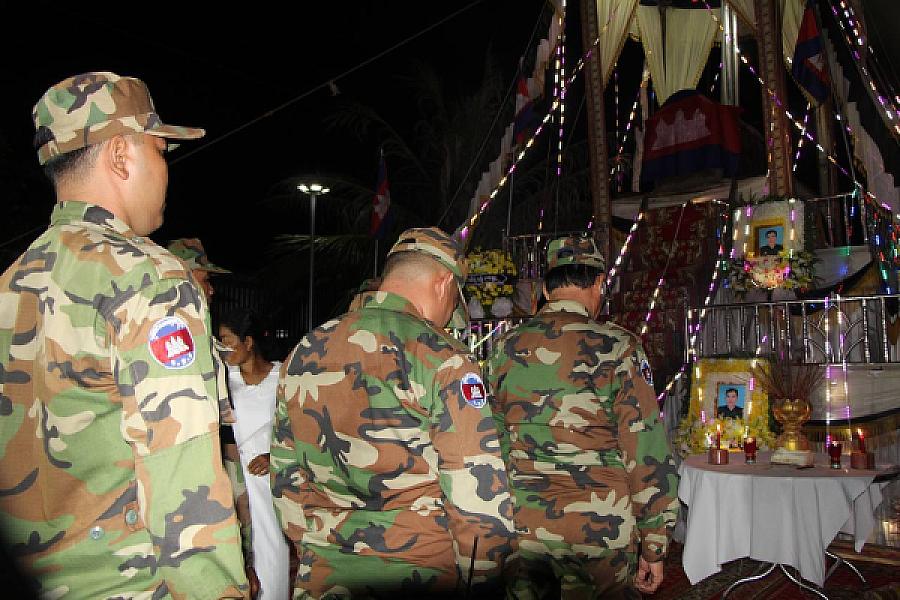 លោកវរសេនីយ៍ឯក ពិនមុនី ប៊ុនធឿន  បានអញ្ជើញចូលរួមគោរពវិញ្ញាណក្ខន្ធ និងរំលែកមរណទុក្ខដ៏ក្រៀមក្រំបំផុត ជាមួយក្រុមគ្រួសារ សពលោកនាយចំណង់ ម៉ៅ ស៊ា