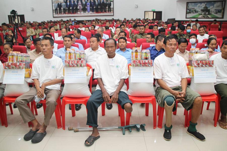 សមាគមអតីតយុទ្ធជនខេត្តកំពង់ស្ពឺ បានរៀបចំពិធីអបអរសាទរខួបលើកទី ១៨ ទិវាអតីតយុទ្ធជន - Image 3