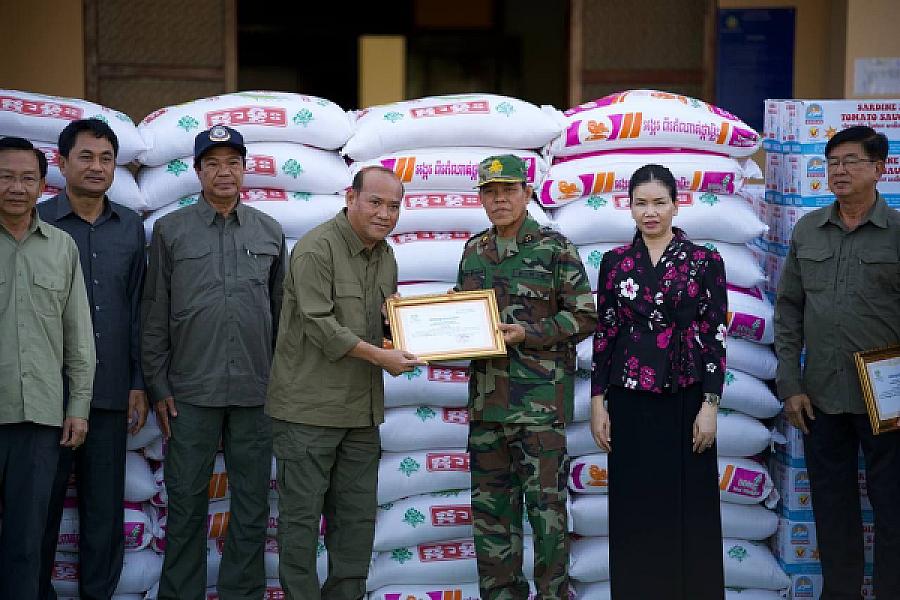 អំណោយរបស់សម្តេចបវរធិបតី ហ៊ុន ម៉ាណែត និងលោកជំទាវបណ្ឌិត ត្រូវបានឯកឧត្តម នូ ស៊ីថា នាំយកទៅប្រគល់ជូនវីរកងទ័ព នៅខេត្តប៉ៃលិន - Image 6