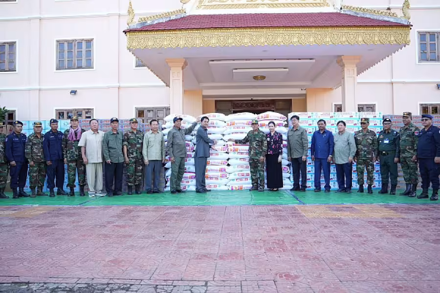 អំណោយរបស់សម្តេចបវរធិបតី ហ៊ុន ម៉ាណែត និងលោកជំទាវបណ្ឌិត ត្រូវបានឯកឧត្តម នូ ស៊ីថា នាំយកទៅប្រគល់ជូនវីរកងទ័ព នៅខេត្តប៉ៃលិន - Image 10