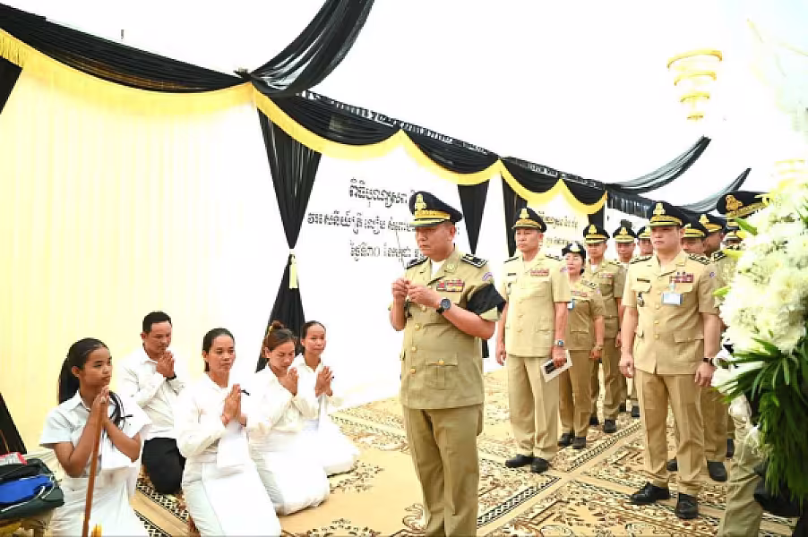  ឧត្តមសេនីយ៍ទោ ស៊ុយ សុគន្ធា បានដឹកនាំប្រតិភូគោរពវិញ្ញាណក្ខន្ធសព វរសេនីយ៍ត្រី លៀម សំពៅមាស