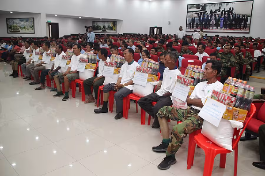 សមាគមអតីតយុទ្ធជនខេត្តកំពង់ស្ពឺ បានរៀបចំពិធីអបអរសាទរខួបលើកទី ១៨ ទិវាអតីតយុទ្ធជន - Image 4