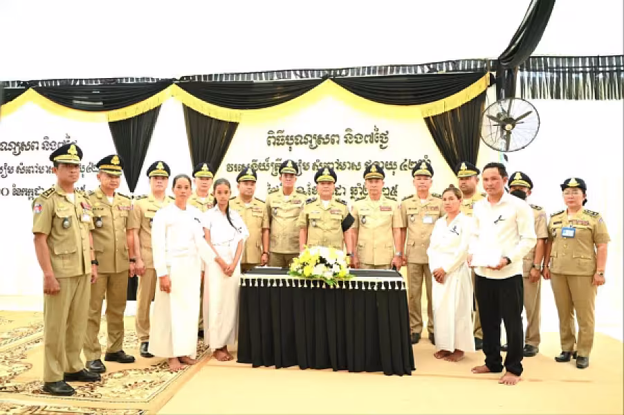  ឧត្តមសេនីយ៍ទោ ស៊ុយ សុគន្ធា បានដឹកនាំប្រតិភូគោរពវិញ្ញាណក្ខន្ធសព វរសេនីយ៍ត្រី លៀម សំពៅមាស - Image 6