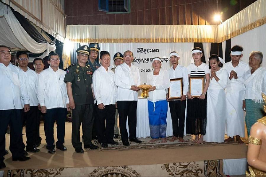 ឯកឧត្តមបណ្ឌិត ម៉ៅ ធនិន លរួមគោរពវិញ្ញាណក្ខន្ធសពវីរយុទ្ធជនពលីមួយរូប គឺ លោកវរសេនីយ៍ត្រី សូត្រ ពេជ្រ - Image 10