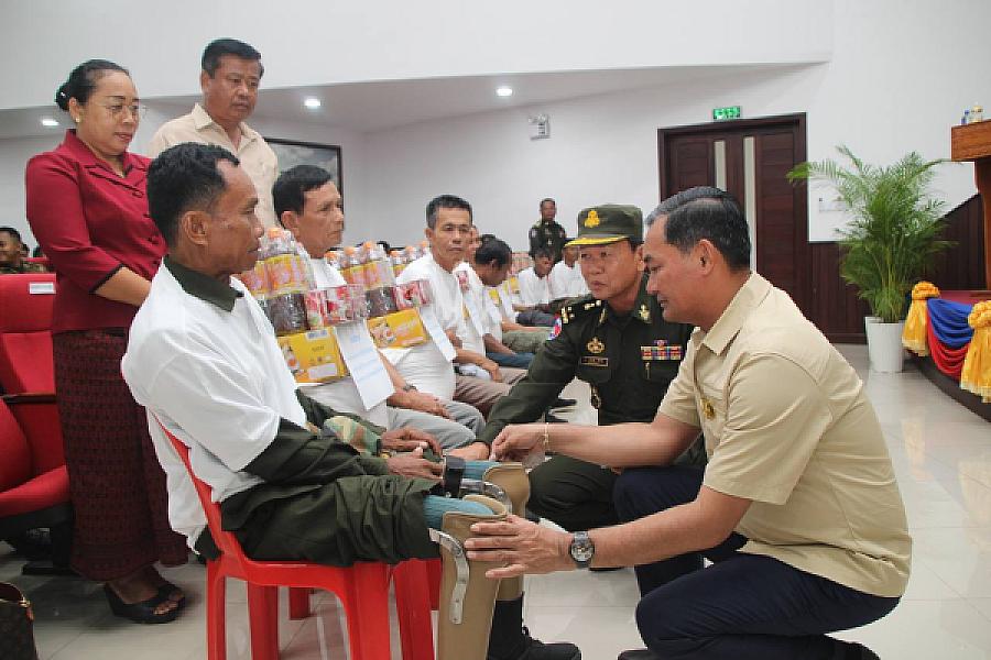 សមាគមអតីតយុទ្ធជនខេត្តកំពង់ស្ពឺ បានរៀបចំពិធីអបអរសាទរខួបលើកទី ១៨ ទិវាអតីតយុទ្ធជន - Image 6