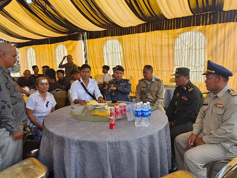 លោក វរសេនីយ៍ត្រី ម៉ង់ ចេន តំណាងលោកឧត្តមសេនីយ៍ត្រី មុយ សុផាត បានចុះផ្តល់ប្រាក់បេឡា មរណសង្គ្រោះប្រគល់ជូនគ្រួសារសពសមាជិកអតីតយុទ្ធជនមួយគ្រួសារ ឈ្មោះ លោក គង់ សំអឿន(និវត្តជន) - Image 4