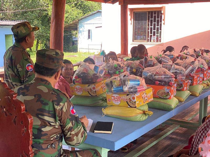 លោកវរសេនីយ៍ឯក ប្រាក់ យន្ត បានដឹកនាំក្រុមការងារ ចុះសួរសុខទុក្ខ និងចែកជូនអំណោយ - Image 5