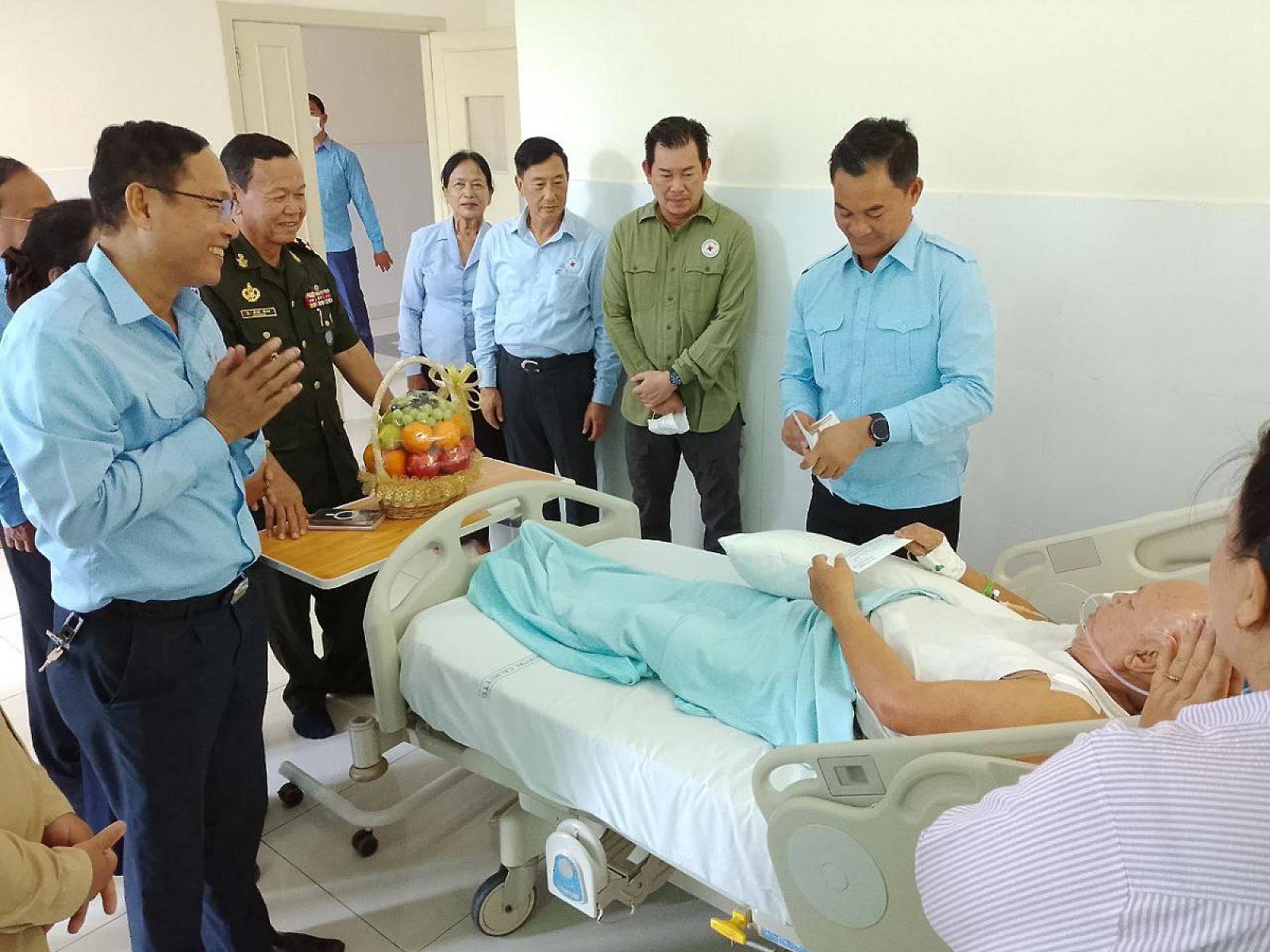 ឯកឧត្តម បណ្ឌិត ជាម ច័ន្ទសោភ័ណ ចុះសួរសុខទុក្ខ វីរយុទ្ធជនឈ្មោះ ព្រឹន្ទបាលទោ វ៉ិត សុខនឿន