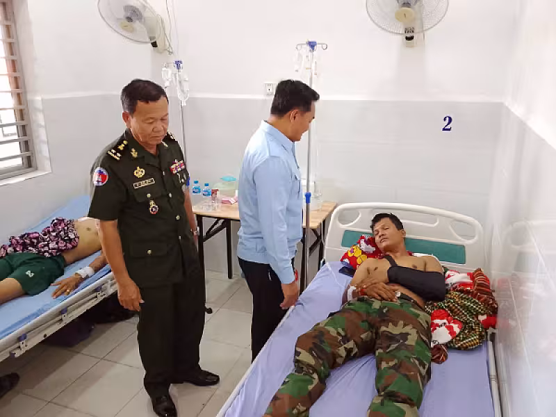 ឯកឧត្តម បណ្ឌិត ជាម ច័ន្ទសោភ័ណ ចុះសួរសុខទុក្ខ វីរយុទ្ធជនឈ្មោះ ព្រឹន្ទបាលទោ វ៉ិត សុខនឿន - Image 2