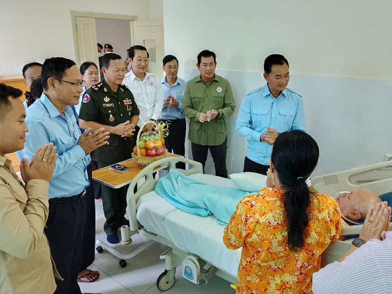 ឯកឧត្តម បណ្ឌិត ជាម ច័ន្ទសោភ័ណ ចុះសួរសុខទុក្ខ វីរយុទ្ធជនឈ្មោះ ព្រឹន្ទបាលទោ វ៉ិត សុខនឿន - Image 3