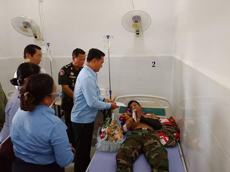 ឯកឧត្តម បណ្ឌិត ជាម ច័ន្ទសោភ័ណ ចុះសួរសុខទុក្ខ វីរយុទ្ធជនឈ្មោះ ព្រឹន្ទបាលទោ វ៉ិត សុខនឿន - Image 5