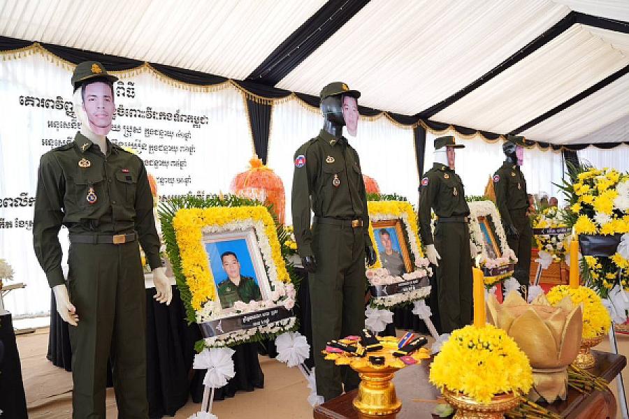 ឯកឧត្តម ទេសរដ្ឋមន្ត្រី គន់ គីម នាំយកថវិការបស់សម្តេចធិបតី ហ៊ុន ម៉ាណែត ប្រគល់ជូនវីរកងទ័ពពលី ចំនួន៤រូប នៅខេត្តឧត្តរមានជ័យ - Image 2