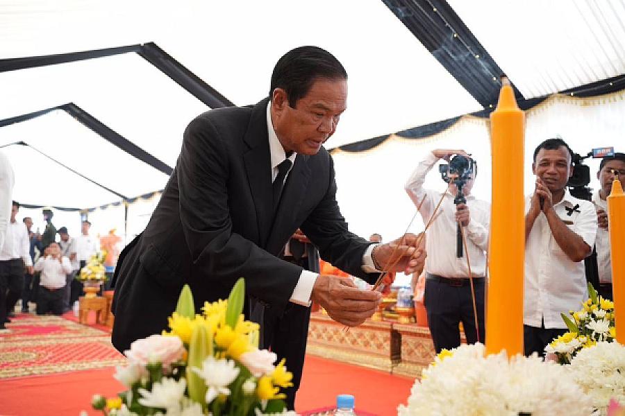 ឯកឧត្តម ទេសរដ្ឋមន្ត្រី គន់ គីម នាំយកថវិការបស់សម្តេចធិបតី ហ៊ុន ម៉ាណែត ប្រគល់ជូនវីរកងទ័ពពលី ចំនួន៤រូប នៅខេត្តឧត្តរមានជ័យ - Image 8