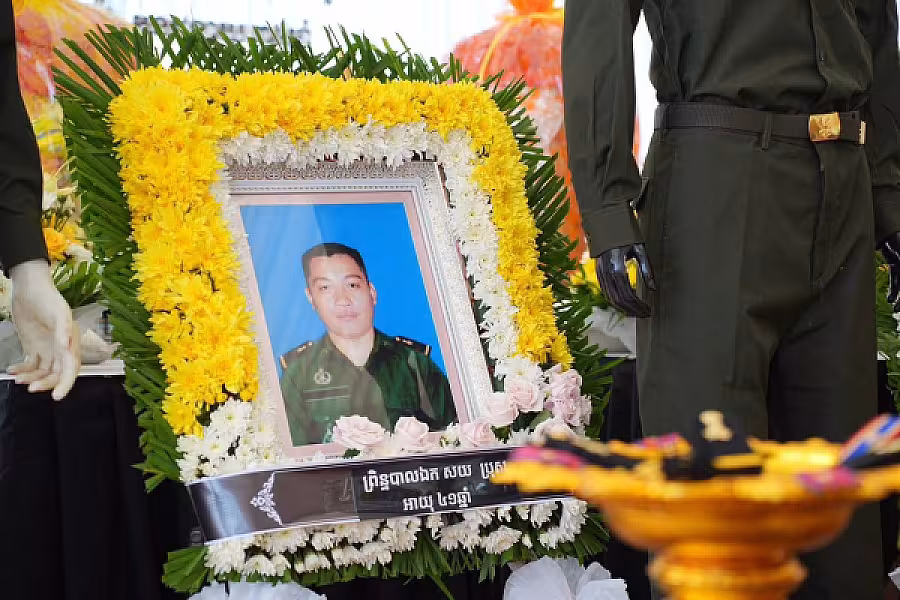 ឯកឧត្តម ទេសរដ្ឋមន្ត្រី គន់ គីម នាំយកថវិការបស់សម្តេចធិបតី ហ៊ុន ម៉ាណែត ប្រគល់ជូនវីរកងទ័ពពលី ចំនួន៤រូប នៅខេត្តឧត្តរមានជ័យ - Image 10