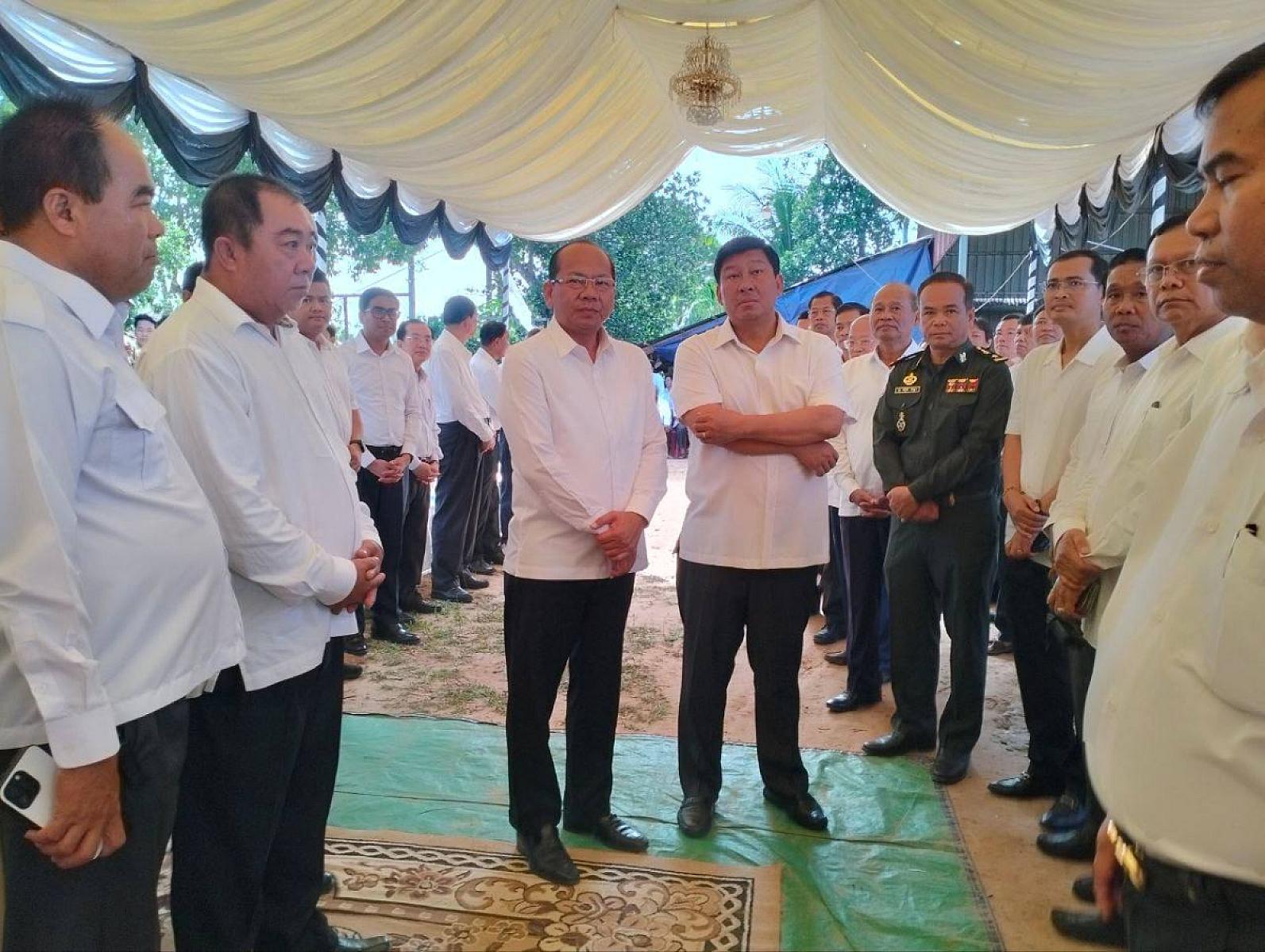 ឯកឧត្តម សាយ សំអាល់ សួរសុខទុក្ខគ្រួសារសព លោកវរសេនីយ៍ត្រី សូត្រ ពេជ្រ