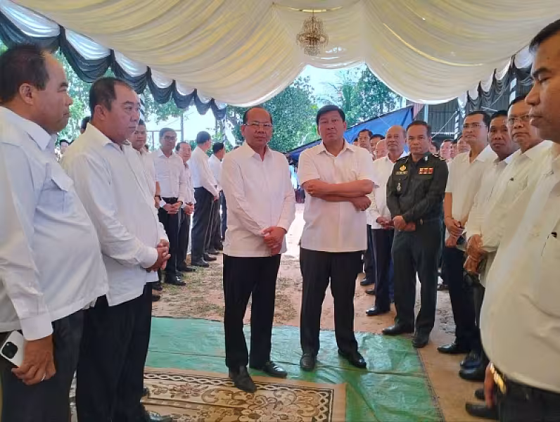 ឯកឧត្តម សាយ សំអាល់ សួរសុខទុក្ខគ្រួសារសព លោកវរសេនីយ៍ត្រី សូត្រ ពេជ្រ