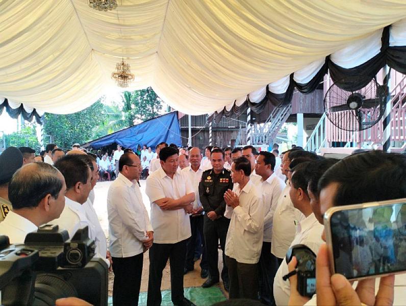 ឯកឧត្តម សាយ សំអាល់ សួរសុខទុក្ខគ្រួសារសព លោកវរសេនីយ៍ត្រី សូត្រ ពេជ្រ - Image 3