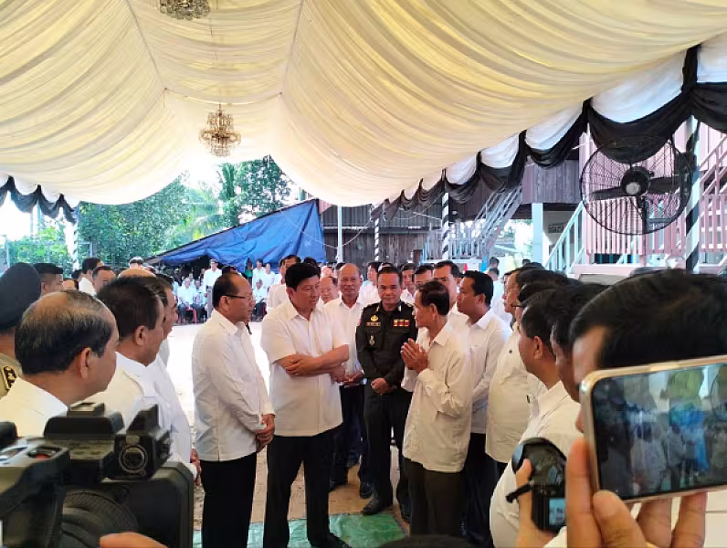 ឯកឧត្តម សាយ សំអាល់ សួរសុខទុក្ខគ្រួសារសព លោកវរសេនីយ៍ត្រី សូត្រ ពេជ្រ - Image 3