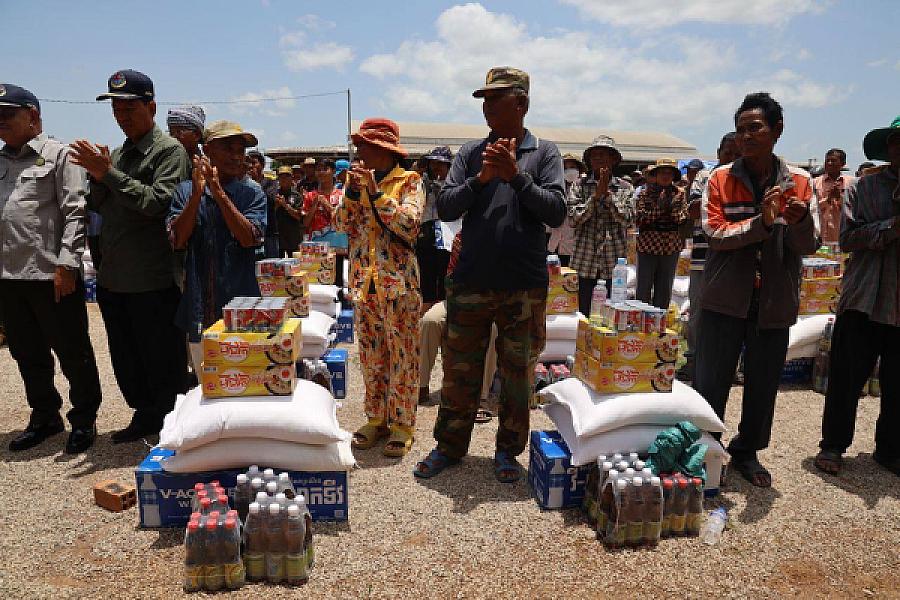 គ្រួសារកងទ័ព និងគ្រួសារអតីតយុទ្ធជន ចំនួន ១ពាន់គ្រួសារ ទទួលបានអំណោយរបស់សម្តេចកិត្តិព្រឹទ្ធបណ្ឌិត ប៊ុន រ៉ានី ហ៊ុន សែន  - Image 4