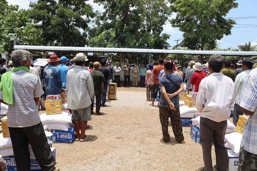 គ្រួសារកងទ័ព និងគ្រួសារអតីតយុទ្ធជន ចំនួន ១ពាន់គ្រួសារ ទទួលបានអំណោយរបស់សម្តេចកិត្តិព្រឹទ្ធបណ្ឌិត ប៊ុន រ៉ានី ហ៊ុន សែន  - Image 5