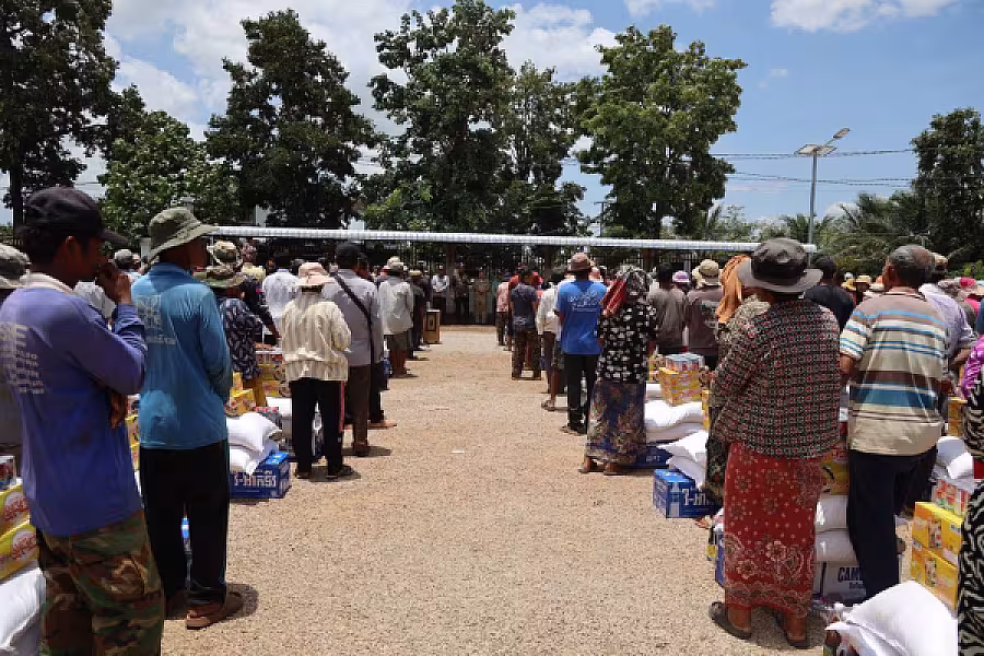 គ្រួសារកងទ័ព និងគ្រួសារអតីតយុទ្ធជន ចំនួន ១ពាន់គ្រួសារ ទទួលបានអំណោយរបស់សម្តេចកិត្តិព្រឹទ្ធបណ្ឌិត ប៊ុន រ៉ានី ហ៊ុន សែន  - Image 6