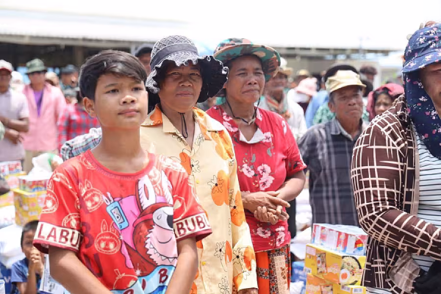 គ្រួសារកងទ័ព និងគ្រួសារអតីតយុទ្ធជន ចំនួន ១ពាន់គ្រួសារ ទទួលបានអំណោយរបស់សម្តេចកិត្តិព្រឹទ្ធបណ្ឌិត ប៊ុន រ៉ានី ហ៊ុន សែន  - Image 9