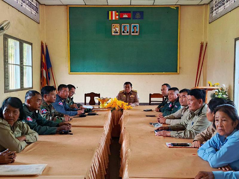 អភិបាលស្រុកសំឡូតនាំយកថវិកាបេឡាមរណសង្គ្រោះជូនគ្រួសារអតីតយុទ្ធជន ២គ្រួសារ ក្នុងខេត្តបាត់ដំបង