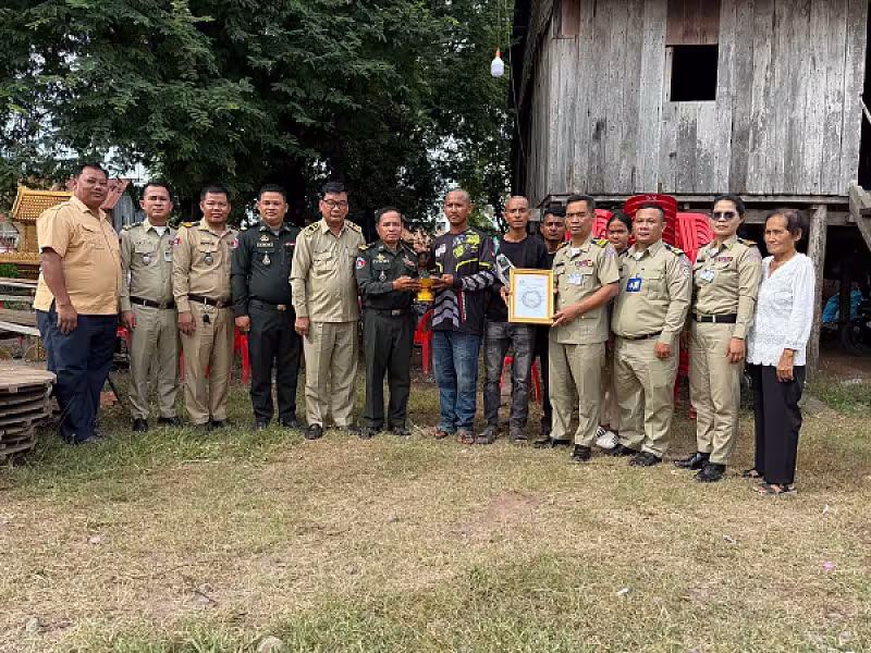  ស.អ.ក. ខេត្តក្រចេះ នាំយកថវិកាបេឡាមរណសង្គ្រោះជូនគ្រួសារអតីតយុទ្ធជន មួយគ្រួសារ  - Image 5