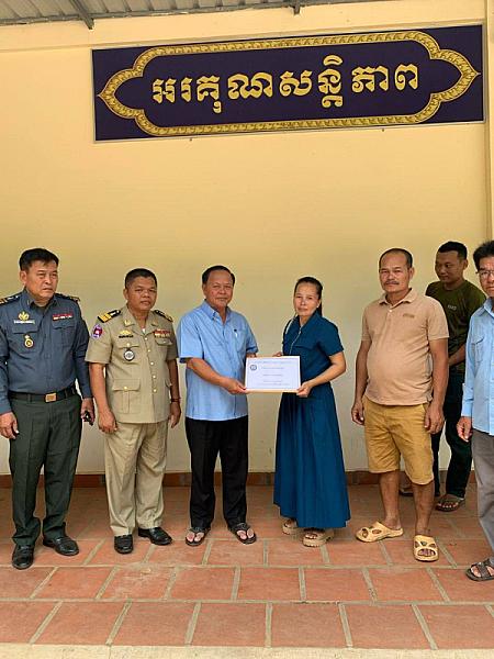 ស.អ.ក ខេត្តកំពង់ចាម នាំយកថវិកាបេឡាមរណសង្គ្រោះជូនគ្រួសារអតីតយុទ្ធជន មួយគ្រួសារ - Image 4