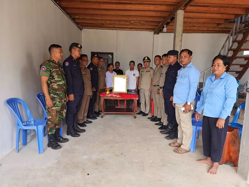 លោក អេង សាម៉ុន បាននាំយកថវិកាបេឡាមរណៈសង្គ្រោះចំនួន ៤លានរៀល ប្រគល់ជូនគ្រួសារសពជាសមាជិក ឈ្មោះ ផ្លែ រ៉េ - Image 3