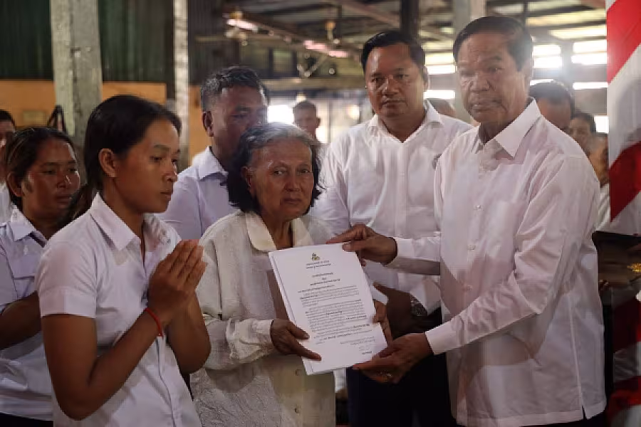 ឯកឧត្តម គន់ គីម អញ្ជើញនាំយកថវិការបស់សម្តេចធិបតី ហ៊ុន ម៉ាណែត ជូនគ្រួសារសពយុទ្ធជនពលី  - Image 13