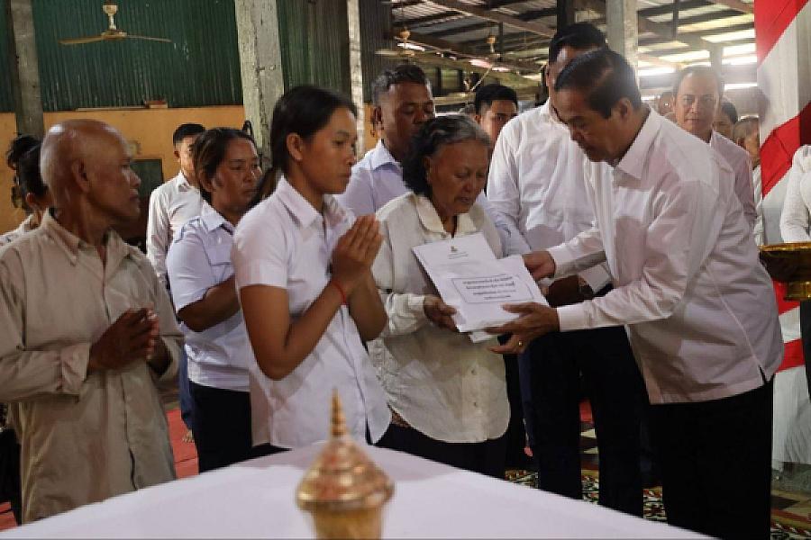 ឯកឧត្តម គន់ គីម អញ្ជើញនាំយកថវិការបស់សម្តេចធិបតី ហ៊ុន ម៉ាណែត ជូនគ្រួសារសពយុទ្ធជនពលី  - Image 15