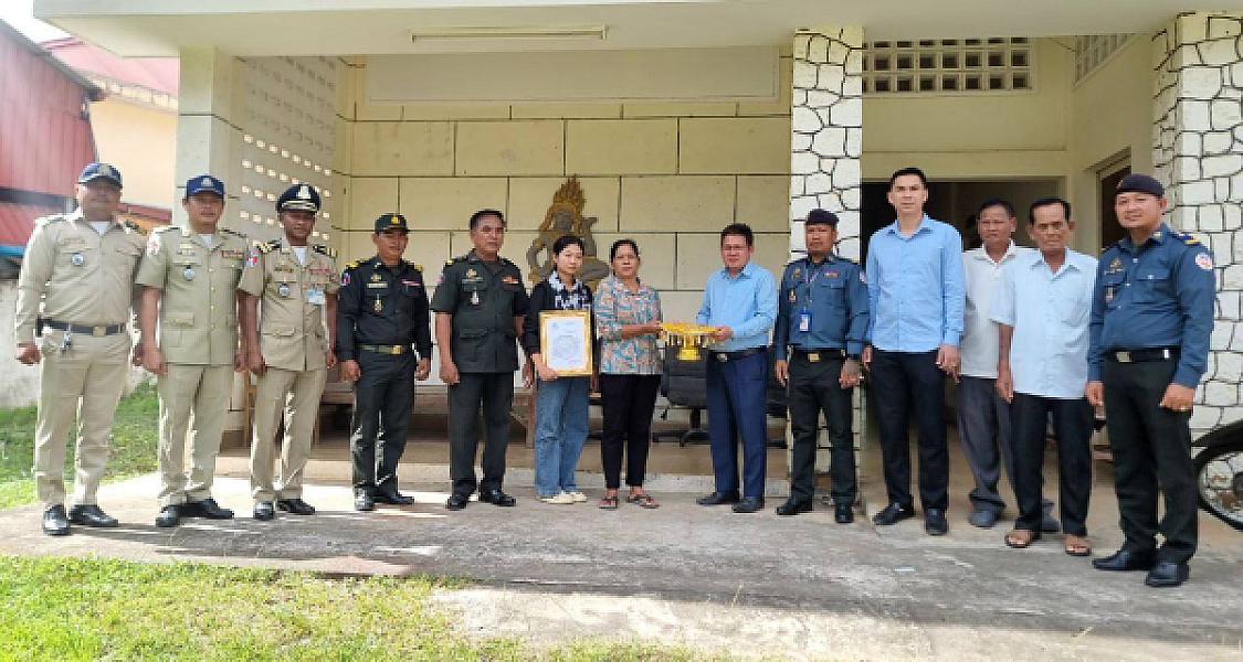 ស.អ.ក ខេត្តកំពត នាំយកថវិកាបេឡាមរណសង្រ្គោះជូនគ្រួសារ សពអតីតយុទ្ធជន២គ្រួសារ  - Image 4