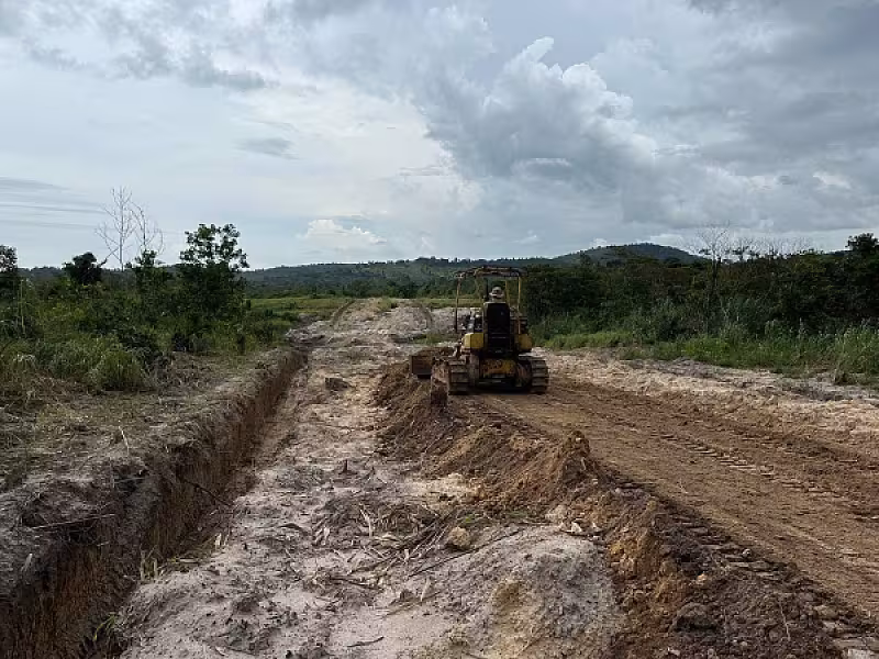 ឯកឧត្តម អេង ចំរើន ផ្ដល់ថវិកាសាងសង់ផ្លូវគ្រួសក្រហមប្រវែង ៥៥០ម៉ែត្រ ក្នុងដីសម្បទានសង្គមកិច្ចខេត្តព្រះសីហនុ - Image 4