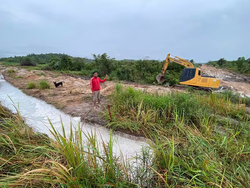 ឯកឧត្តម អេង ចំរើន ផ្ដល់ថវិកាសាងសង់ផ្លូវគ្រួសក្រហមប្រវែង ៥៥០ម៉ែត្រ ក្នុងដីសម្បទានសង្គមកិច្ចខេត្តព្រះសីហនុ - Image 7