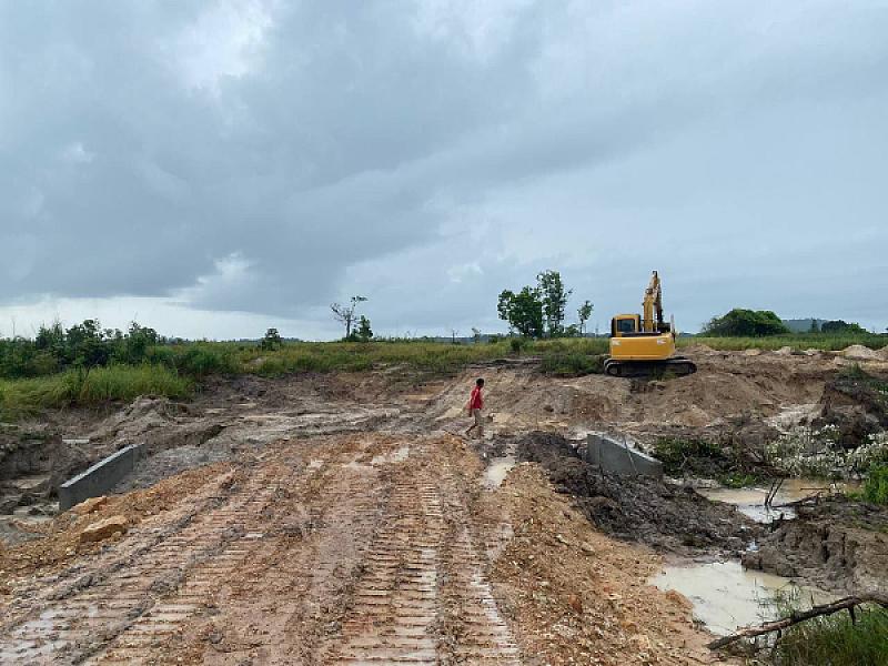 ឯកឧត្តម អេង ចំរើន ផ្ដល់ថវិកាសាងសង់ផ្លូវគ្រួសក្រហមប្រវែង ៥៥០ម៉ែត្រ ក្នុងដីសម្បទានសង្គមកិច្ចខេត្តព្រះសីហនុ - Image 8