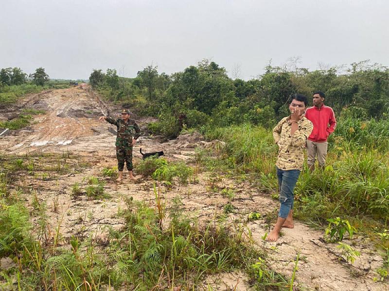 ឯកឧត្តម អេង ចំរើន ផ្ដល់ថវិកាសាងសង់ផ្លូវគ្រួសក្រហមប្រវែង ៥៥០ម៉ែត្រ ក្នុងដីសម្បទានសង្គមកិច្ចខេត្តព្រះសីហនុ - Image 9