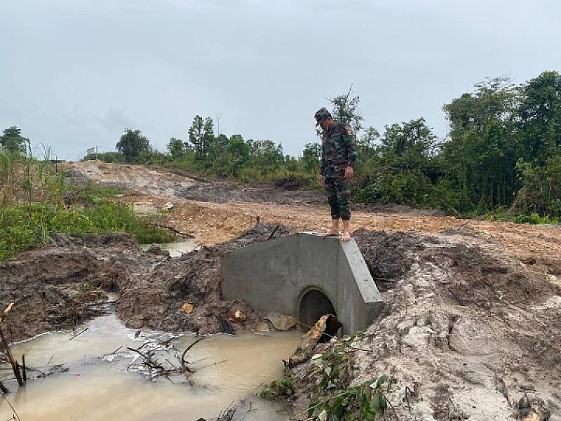 ឯកឧត្តម អេង ចំរើន ផ្ដល់ថវិកាសាងសង់ផ្លូវគ្រួសក្រហមប្រវែង ៥៥០ម៉ែត្រ ក្នុងដីសម្បទានសង្គមកិច្ចខេត្តព្រះសីហនុ - Image 10