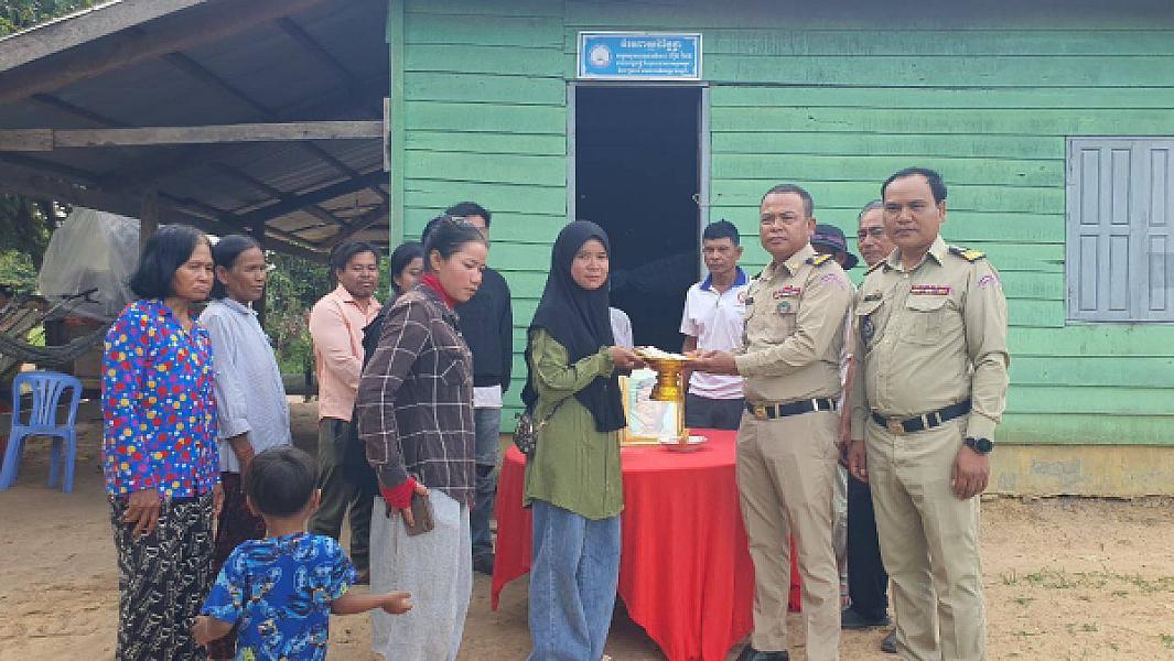 ស.អ.ក ខេត្តឧត្ដរមានជ័យ នាំយកថវិកាបេឡាមរណសង្រ្គោះជូនគ្រួសារនៃសពអតីតយុទ្ធជន៤គ្រួសារ - Image 2