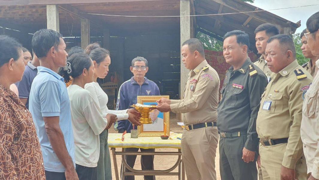 ស.អ.ក ខេត្តឧត្ដរមានជ័យ នាំយកថវិកាបេឡាមរណសង្រ្គោះជូនគ្រួសារនៃសពអតីតយុទ្ធជន៤គ្រួសារ - Image 3