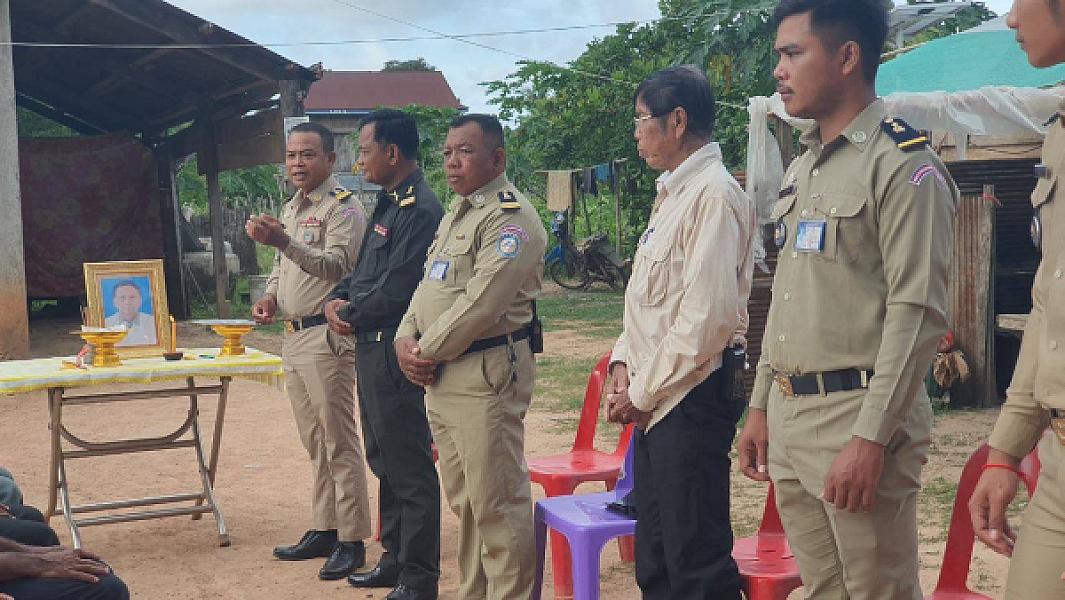 ស.អ.ក ខេត្តឧត្ដរមានជ័យ នាំយកថវិកាបេឡាមរណសង្រ្គោះជូនគ្រួសារនៃសពអតីតយុទ្ធជន៤គ្រួសារ - Image 7