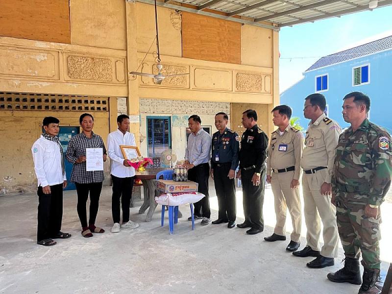 ស.អ.ក.ខេត្តតាកែវ នាំយកថវិកាបេឡាមរណសង្រ្គោះជូនគ្រួសារសពអតីតយុទ្ធជន៥គ្រួសារ - Image 2