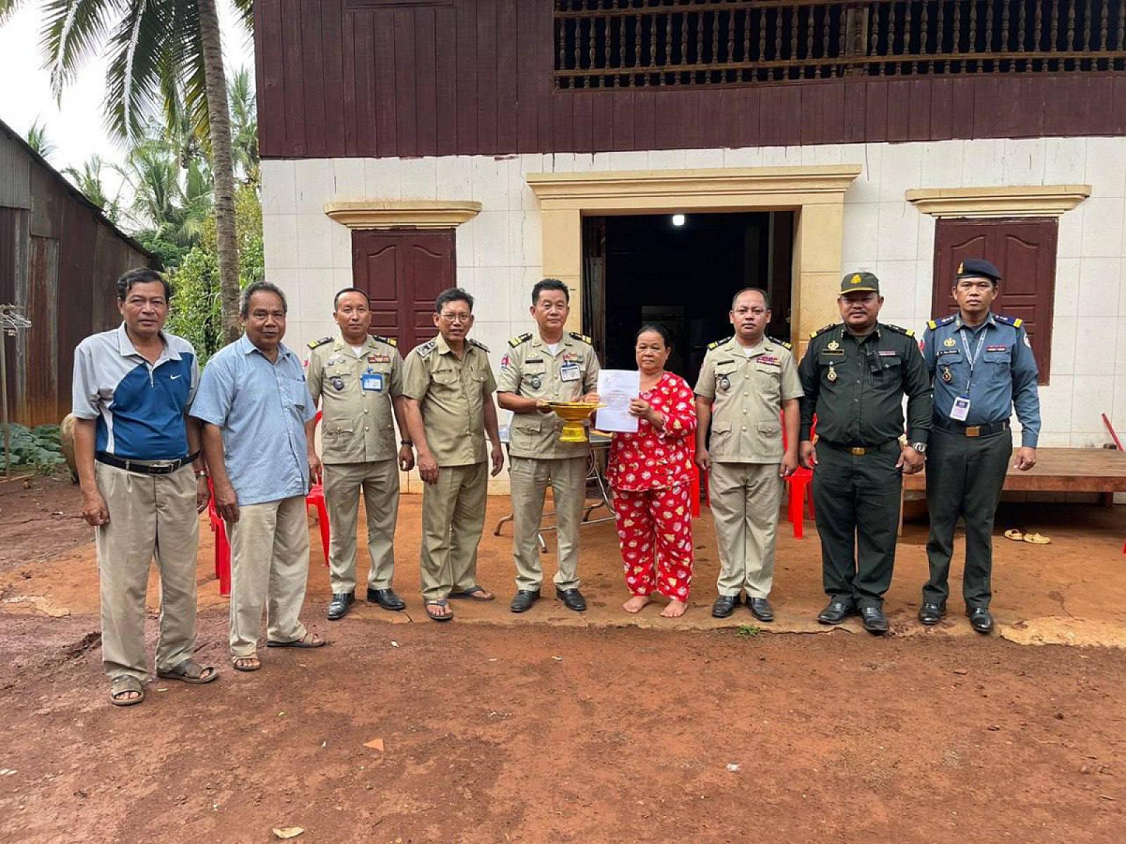 ស.អ.ក ខេត្តត្បូងឃ្មុំ នាំយកថវិកាបេឡាមរណសង្គ្រោះជូនគ្រួសារសពអតីតយុទ្ធជន៤គ្រួសារ