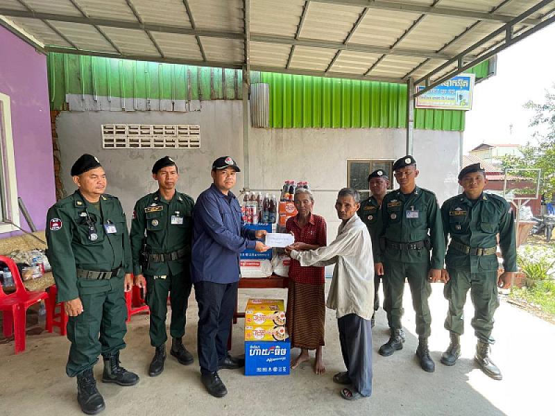 អំណោយសម្តេចកិត្តិព្រឹទ្ធបណ្ឌិត ប៊ុន រ៉ានី បានប្រគល់ជូនគ្រួសារយោធិនដែលជួបការលំបាក - Image 8